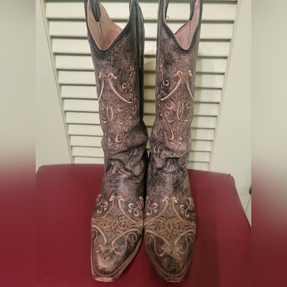 Women's Snip-Toe Floral Boots